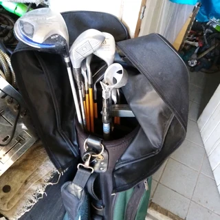 Garage/storage Finds.. Set Of Golf Clubs Good Condition For Sale In Kleinmond