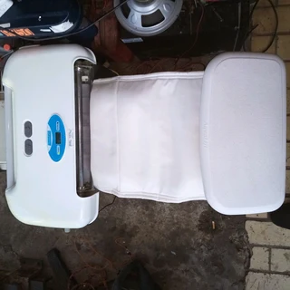 Garage/storage Finds.. Bargain.. Aqua Lift Bath Aid In Nick Condition For Sale In Kleinmond.