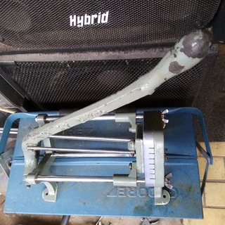 Garage/storage Finds.. Commercial French Fry Chip Cutter And In Good Condition For Sale In Kleinmond