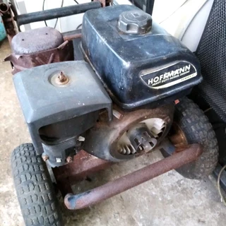 Garage/storage Finds..hoffmann Heavy Duty Series 2 ..146cc..13hp Motor Only For Sale In Kleinmond.