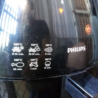 GARAGE/STORAGE FINDS.GOOD CONDITION PHILLIPS DIGITAL AIR FRYER FOR SALE IN KLEINMOND.