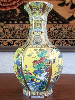 Lovely Flower And Bird Pattern Vase.