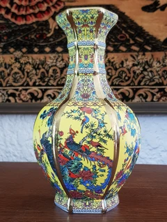 Lovely Flower And Bird Pattern Vase.