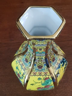 Lovely Flower And Bird Pattern Vase.