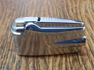 Vintage Ronson Varaflame Butan Lighter.