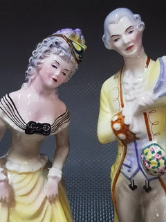 Set Of 2 Goldscheider Goldcrest