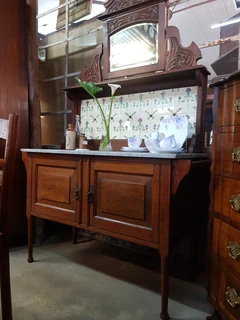Superb Washstand of Oak from around 1900.