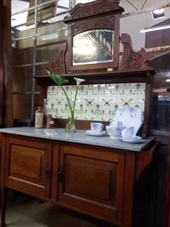 Superb Washstand of Oak from around 1900.