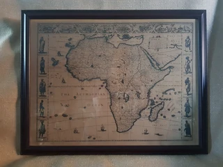 (x7) Maps Of The World Printed In Frame's.