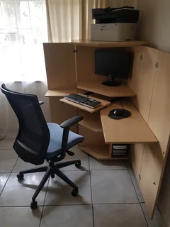 Foldable Corner Computer Desk &#43; Chair – Space-Saving Compactor Unit!