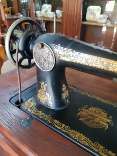 Superb "Singer" Sewing Machine ~ Circa 1922