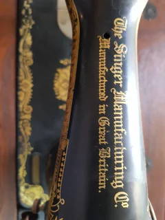 Superb &#34;Singer&#34; Sewing Machine ~ Circa 1922