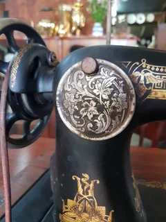 Superb &#34;Singer&#34; Sewing Machine ~ Circa 1922