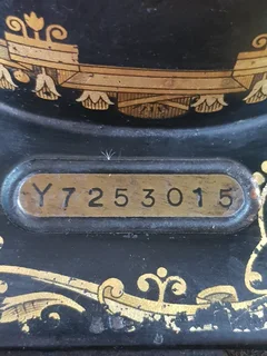 Superb &#34;Singer&#34; Sewing Machine ~ Circa 1922