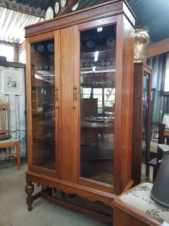 Very Attractive Oak Bookcase ~ Circa 1920.