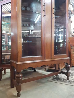 Very Attractive Oak Bookcase ~ Circa 1920.