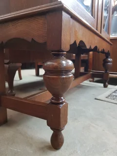 Very Attractive Oak Bookcase ~ Circa 1920.