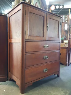 Stunning Oak Tallboy ~ Circa 1920.