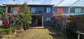 Spacious Duplex in Briardale with drive in access