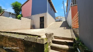 Spacious Duplex in Briardale with drive in access