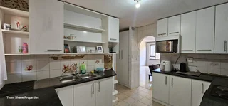 Spacious Duplex in Briardale with drive in access