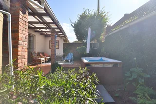 Sunny, quiet and secure 1 bedroom townhouse near Walmer Park