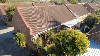 Sunny, quiet and secure 1 bedroom townhouse near Walmer Park