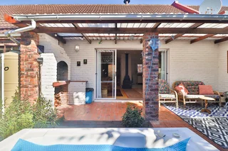 Sunny, quiet and secure 1 bedroom townhouse near Walmer Park