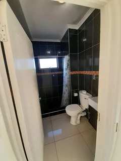 2 bedroom corner unit in the Famous Lakeridge Estate - lockup and goPrivate sale directly by owner