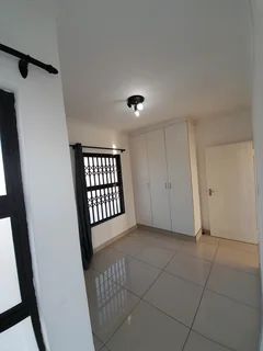 2 bedroom corner unit in the Famous Lakeridge Estate - lockup and goPrivate sale directly by owner