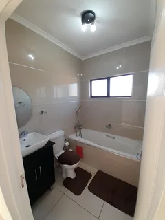 2 bedroom corner unit in the Famous Lakeridge Estate - lockup and goPrivate sale directly by owner