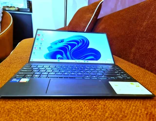 Asus zenbook ✅️i7 11gen ✅️16ram  ➡️demo95%