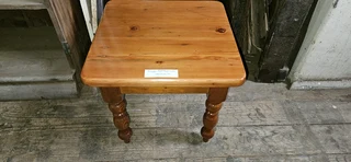 1 x Oregon Pine Side Table Large