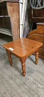 1 x Oregon Pine Side Table Large