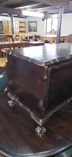 Imbuia Ball and Claw Kist