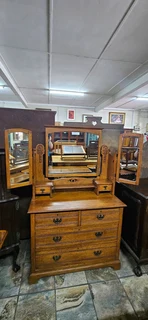 Oak 3-mirror Dressing Chest