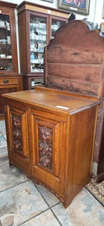 Oak 2-door Wine Cabinet