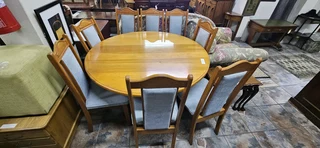 Yellowwood and Imbuia Round Table &#43; 8 x Chairs