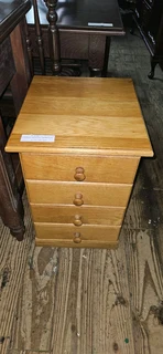 1 x Oak 4-drawer Pedestal