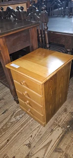 1 x Oak 4-drawer Pedestal