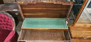 Imbuia Break-front Kist