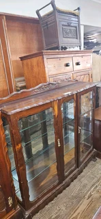 Imbuia 2-door Showcase