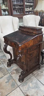 Victorian Burr-walnut Davenport