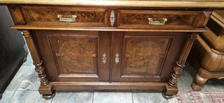 19thC Walnut and Oak Hunt Cabinet