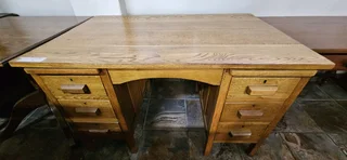 Oak 6-drawer Desk