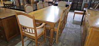 Oak Dining Table ➕️ 8 x Chairs