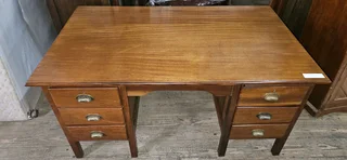 Vintage Mahogany ➕️ Finish 6-drawer Desk