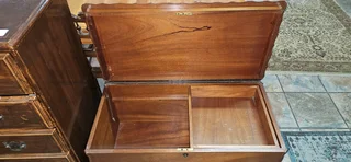 Mahogany Kist Ball and Claw