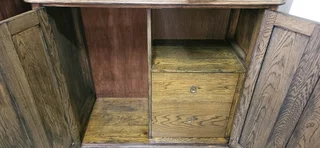 Oak 4-door Drinks Cabinet