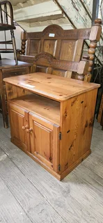 Oregon Pine 2-door Plasma Stand